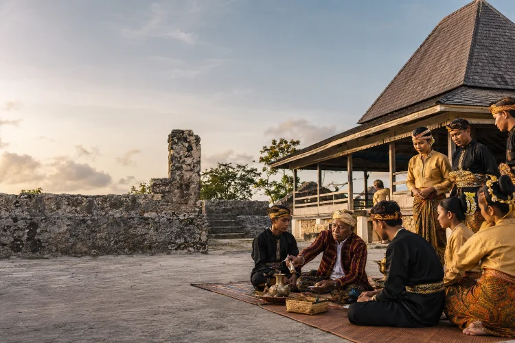Tradisi dan Upacara Adat Masyarakat Liya Togo yang Masih Lestari